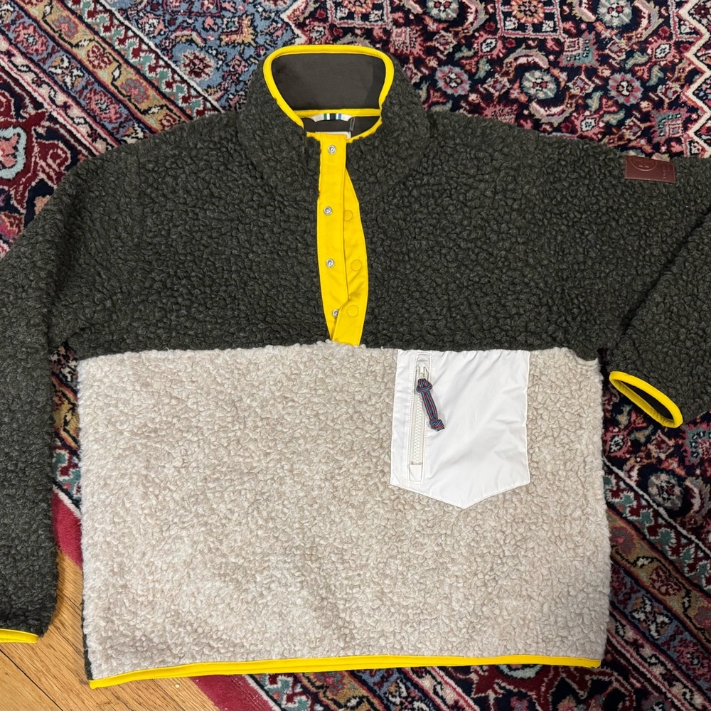 Tory Sport Black and Cream Fleece Jacket - Picture 2 of 3